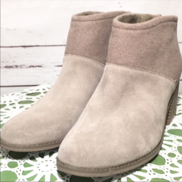 NWOB TOMS Lacy Desert Taupe Suede Ankle Boots - Picture 2 of 7